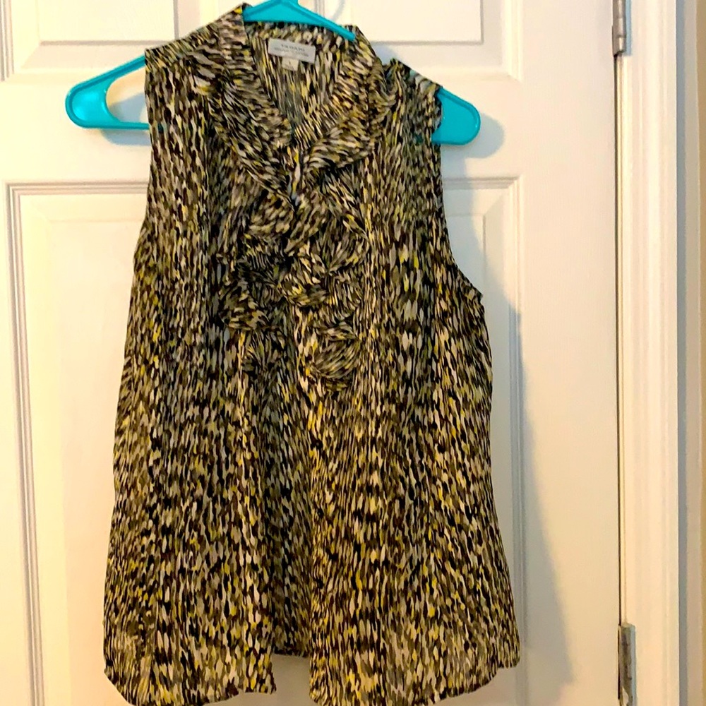 Sleeveless dress top